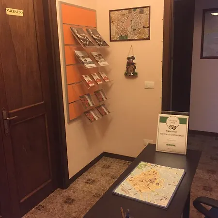 Piazza Partigiani בית הארחה